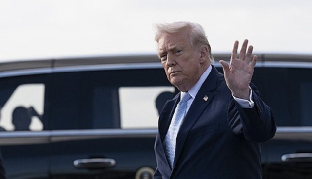 플로리다 팜비치 공항 도착한 트럼프 대통령. AFP연합뉴스