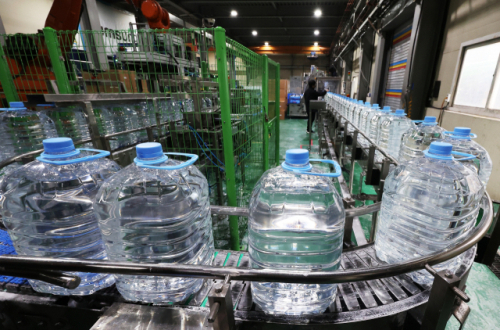 경기도 소재 한 공장에서 요소수가 생산되고 있는 모습. 연합뉴스