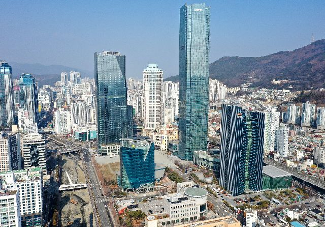 부산국제금융센터(BIFC)를 비롯해 금융 공공기관들이 입주해 있는 부산 남구 문현금융단지 전경. 정종회 기자 jjh@