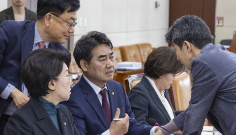 부산 글로벌법 국회 소위 통과 ‘여야 공방’