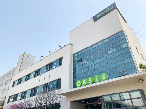 경기도 성남시에 있는 오아시스 본사 전경. 오아시스 제공.