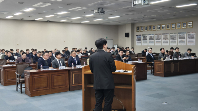 26일 오후 2시 부산시의회 대회의실에서 ‘부산 택시 자율주행 토론회’가 열렸다. 부산 택시에 대한 자율주행 기반 미래 모빌리티 전환 방안을 모색하기 위해서다. 부산경제정의실천시민연합 제공