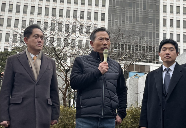 지난 1월 손현보 부산 세계로교회 담임목사(가운데)가 징역형 6개월에 집행유예 1년을 선고받고 풀려난 소감을 밝히는 발언을 하고 있다. 연합뉴스