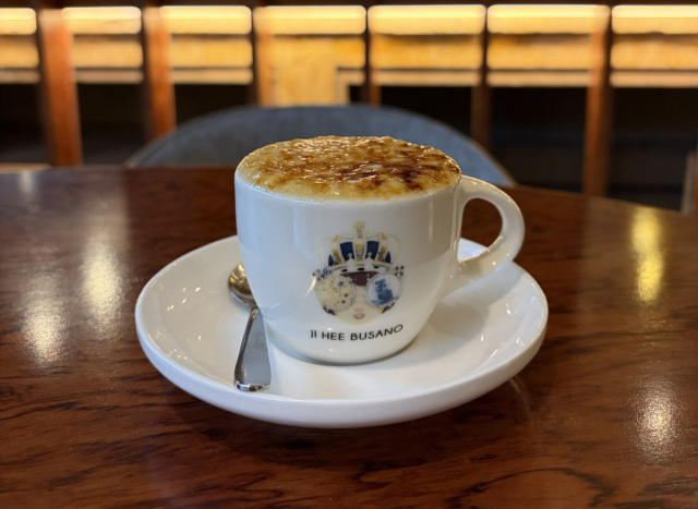 까사부사노에서 판매 중인 아티스트 굿즈를 활용한 음료. 김은영 기자 key66@