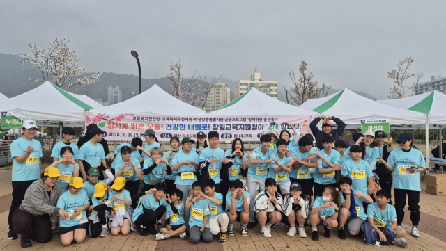 사제동행 행사에 참가한 창원교육청 학생과 관계자들. 도교육청 제공