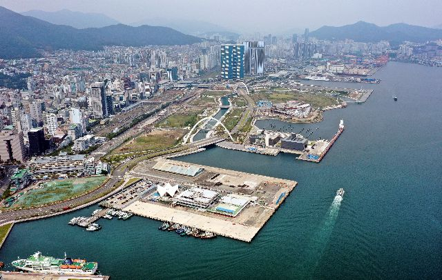 부산항 북항 1·2단계 재개발 사업지 전경. 부산일보DB