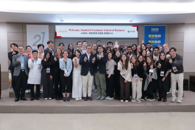 부산 좋은강안병원을 방문한 미국 스탠퍼드대 경영대학원생들. 좋은강안병원 제공