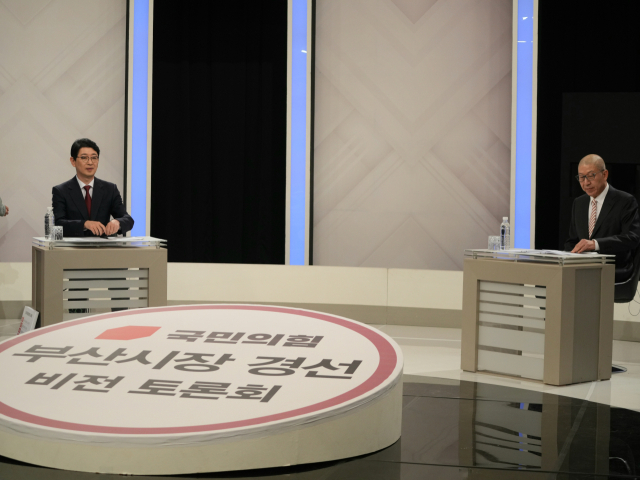 국민의힘 박형준(오른쪽) 부산시장과 주진우(부산 해운대갑) 의원의 첫 TV토론회가 27일 부산KBS에서 열렸다. 주진우 의원 경선 캠프 제공