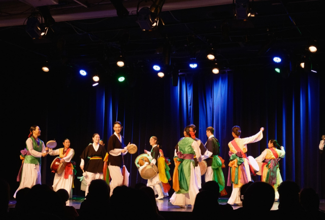 파독간호사무용단 공연 모습. 국립부산국악원 제공