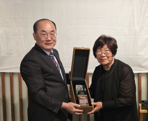 부산대 미주 최옥계 동문, 위트컴 장군 조형물 건립기금 기탁
