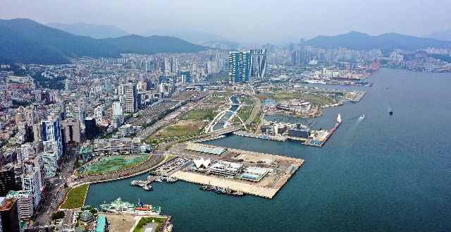 부산항 북항 1·2단계 재개발 사업지 전경. 부산일보DB