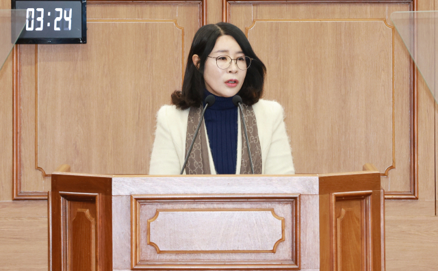 제10대 통영시의회 전반기 부의장에 당선된 더불어민주당 김혜경 의원. 부산일보DB
