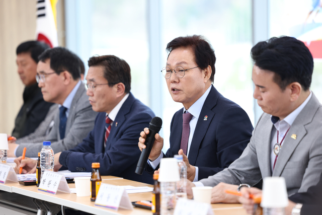 박완수 경남지사가 31일 김해시에서 전국생활체전 등을 제대로 준비하기 위해 관계자와 간담회를 하고 있다. 경남도 제공