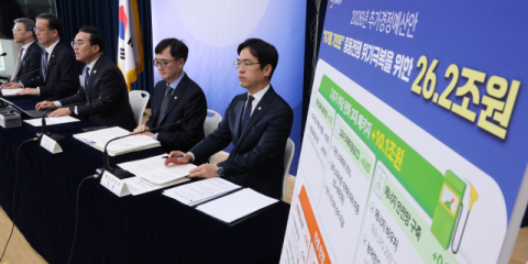 추경 26조 의결… 1인당 최대 60만 원 ‘고유가 지원’