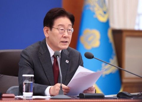 “자가당착” 비판 부른 이 대통령의 ‘부산 글로벌법’ 발언