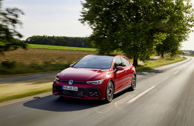 폭스바겐 ‘골프 GTI’ 주행모습. 폭스바겐코리아 제공