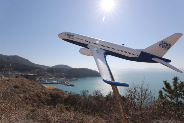 가덕도 대항전망대에서 가덕신공항이 들어설 국수봉 일대를 바라본 모습. 부산일보DB