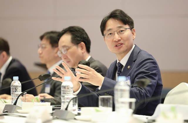 임광현 국세청장(오른쪽). 부산일보 DB