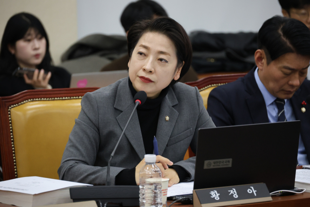 질의 중인 황정아 국회의원. 황정아 의원실 제공