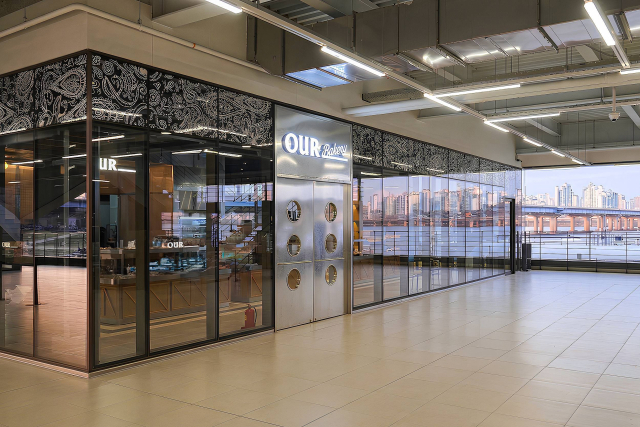 3일 오픈한 아우어베이커리 여의도 한강공원점. 플레이에프앤비 제공.