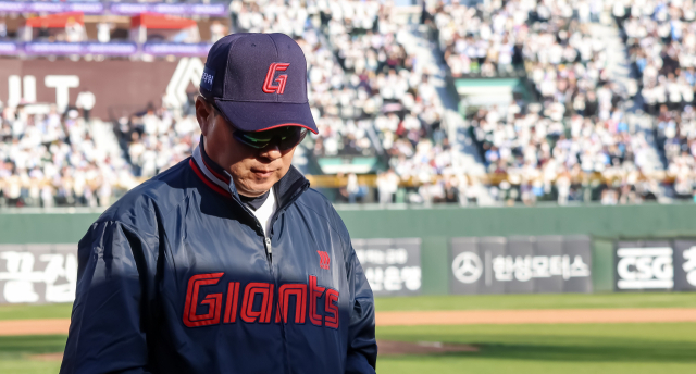 롯데 자이언츠가 시즌 초반 9위로 추락하며 부진의 늪에서 헤어나오지 못하고 있다. 롯데 타선을 깨우기 위한 김태형 감독의 승부수도 전혀 통하지 않고 있다. 김종진 기자 kjj1761@busan.com