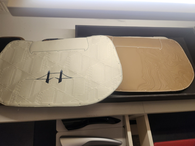 영국 런던의 대표 상징물인 런던 브릿지와 지도가 새겨진 ‘레인지로버 SV 블랙’ 시트 숄더.재규어랜드로버코리아 제공