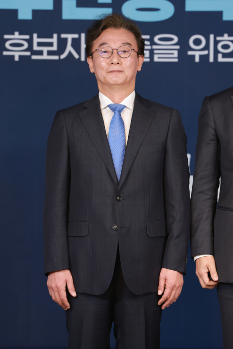 통일교 악재에도 격차 벌린 전재수…막판 ‘보수 결집’ 통할까 [6·3 지방선거 부산 여론조사]