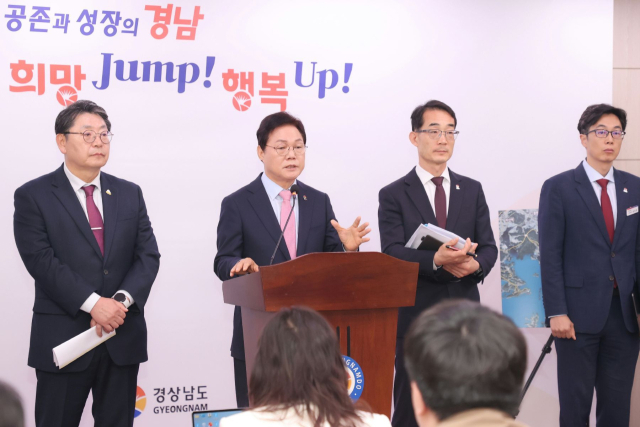 박완수 경남지사가 7일 도청 프레스센터에서 김해 화목동 일대를 국제 비즈니스 도시로 개발한다는 계획을 발표하고 있다. 경남도 제공