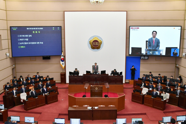 7일 열린 제431회 경남도의회 임시회 제1차 본회의에서 최학범 의장이 개회사를 하고 있다. 경남도의회 제공