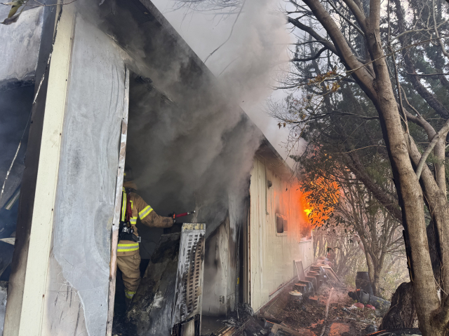7일 부산 기장군의 한 농막에서 불이 나 70대 남성이 숨졌다. 부산소방재난본부 제공