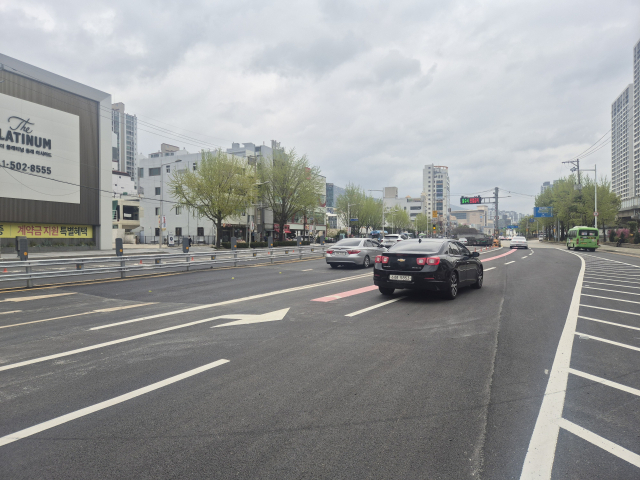 6일 오전 부산 동래구 내성지하차도 진출입로 인근 도로.