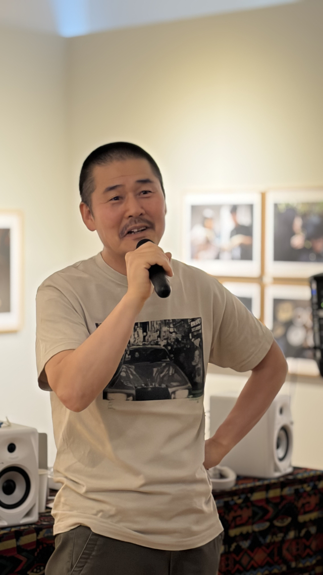 30년째 일본에서 거주하는 양승우 사진가가 지난달 27일 개막해 12일까지 부산 금정구 스페이스 이신에서 열리는 '신조선'(辛朝鮮) 개인전을 위해 부산을 찾았다. 김은영 기자 key66@