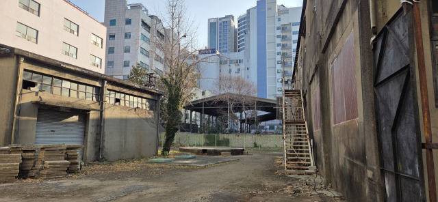 오는 11월 열리는 '글로벌 부산디자인페어'에서는 도심 속 산업유산 등을 활용해 부산 각 지역에서 디자인을 만나는 기회를 제공할 예정이다. 사진은 동래구 수안동에 위치한 옛 동일고무벨트 동래공장. 부산시 제공