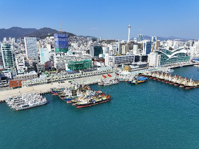 자갈치아지매시장 전경. 부산시 제공.