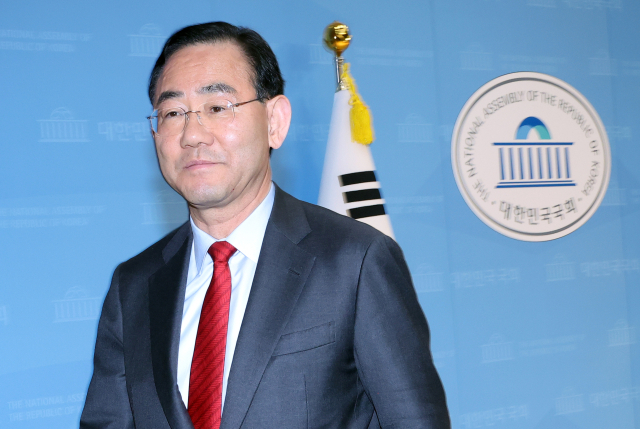 6·3 지방선거를 앞두고 국민의힘 대구시장 후보 경선에서 컷오프(공천 배제)된 6선 주호영 의원이 8일 국회 소통관에서 기자회견을 마친 뒤 나오고 있다. 연합뉴스