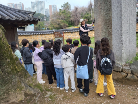 마을해설 현장수업 장면.