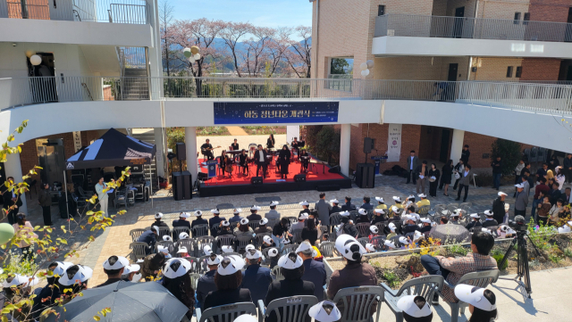 8일 하동군 하동읍 옛 하동역 일원에서 ‘하동군 청년타운’ 개관식이 열렸다. 하동군 제공