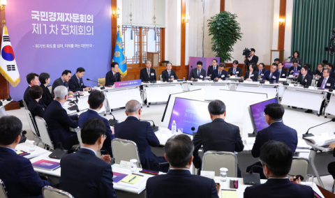 [영상] 李 대통령 “중동 전쟁 큰 위협, 경제 체제 변화할 시점”