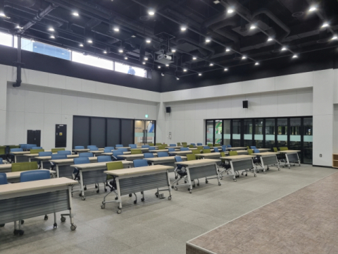 유라시아플랫폼 내 다목적 강의실 전경.