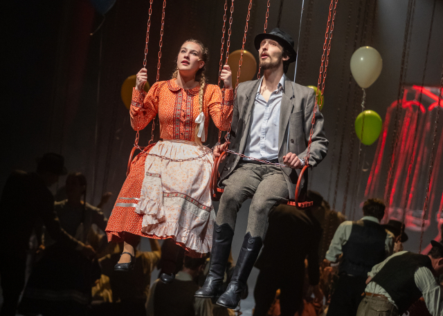 올해 폐막작으로 선정된 ‘메리 고 라운드’ 공연 모습. 부산국제연극제 조직위원회 제공