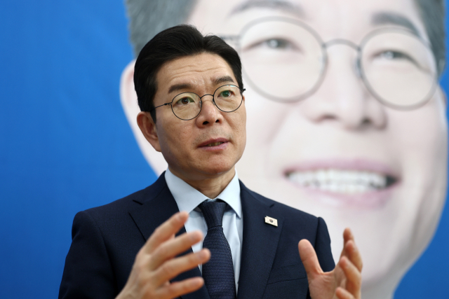 더불어민주당 서울시장 예비후보인 정원오 전 성동구청장이 27일 서울 중구 예비후보 사무실에서 연합뉴스와 인터뷰를 하고 있다. 연합뉴스