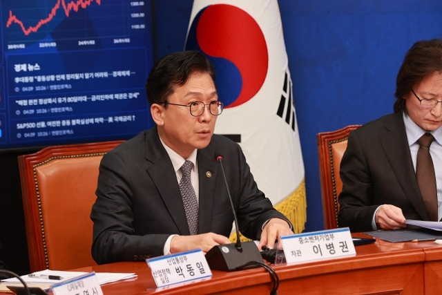 이병권 중소벤처기업부 2차관이 9일 국회 본관에서 열린 ‘플라스틱 중소기업 &ndash; 수요 대·중견기업 간 상생협약 체결식’에 참석해 인사말을 하고 있다. 중기부 제공