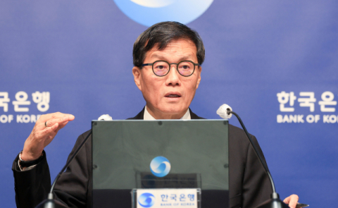 이창용 한은 총재 “물가 압력 커지면 정책적 대응 필요” (종합)