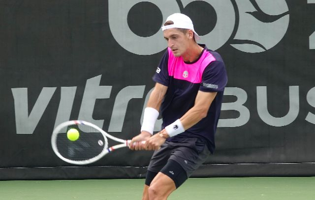 2025 부산오픈 챌린저 테니스대회에서 우승한 테렌스 아트만이 백핸드 스트로크를 구사하고있다. 부산오픈 제공