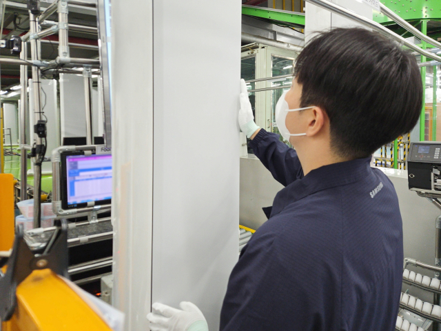 삼성전자가 다가오는 더위로 급증하는 에어컨 수요에 신속히 대응하기 위해 에어컨 생산라인을 풀가동 했다. 삼성전자 제공.