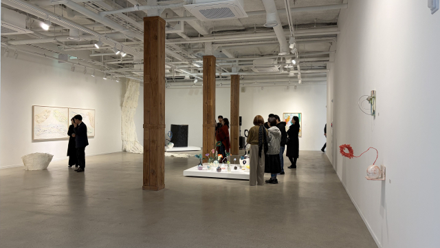 경주 복합문화공간 플레이스씨에서 열리고 있는 ‘센스케이프’ 전시 전경. 김은영 기자 key66@