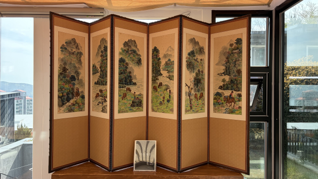 ‘목동과 낙원을 그린 거제 화가, 양달석 특별전’이 열리고 있는 경남 거제시 갤러리예술섬 2층 전시 공간 전경. 김은영 기자 key66@