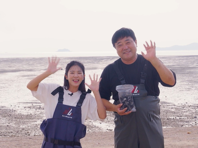 갯벌 체험(양준혁 전 프로야구 선수 체험 모습). 어촌어항공단 제공