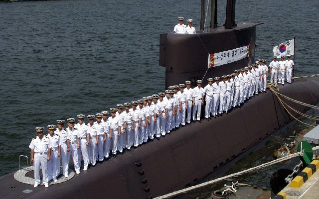 해군 잠수함 이종무함. 1998년 림팩 훈련에서 작은 고추가 맵다는 사실을 참가국 모두에게 알리며 방산 신화의 서막을 알렸다. 부산일보DB