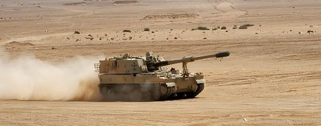 중동 사막을 달리고 있는 K9 자주포. 한국은 러시아와 중국을 제외한 자주포 최다 보유국이면서 최근 자주포 수출 강국으로도 떠오르고 있다. 부산일보DB